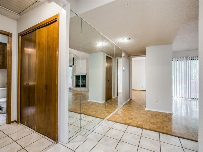 Foto del edificio - 6000 Gardenridge Hollow