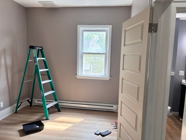 Building Photo - 438 Villa St