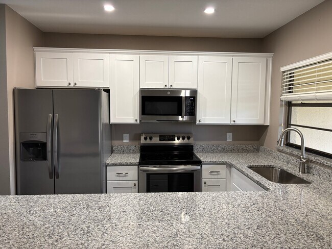 Foto del edificio - 3437 E Fort King St