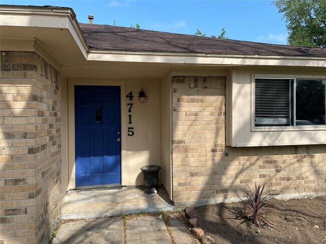 Building Photo - 4715 Caroline St
