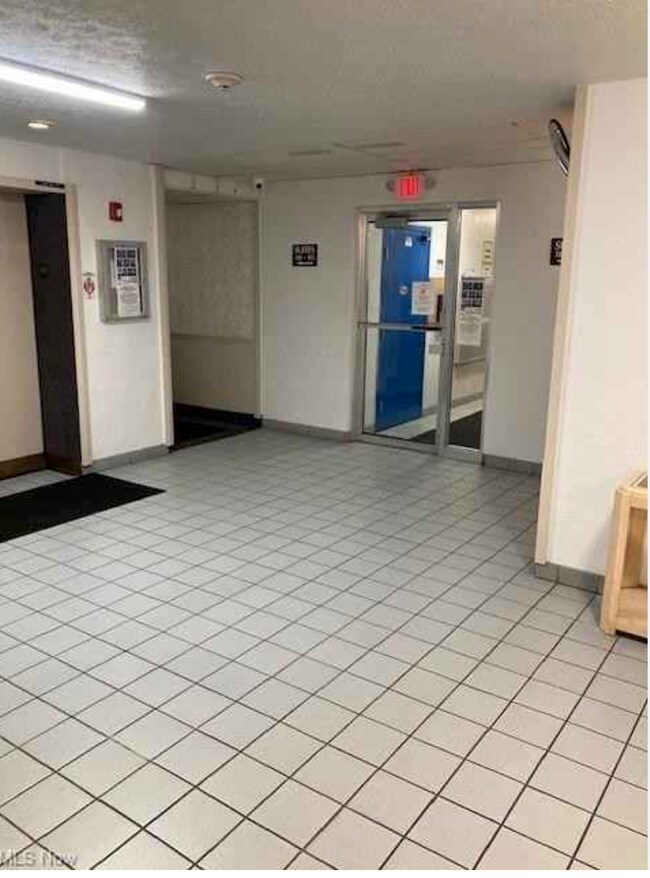 Foto del edificio - 25735 Lorain Rd