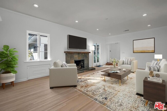 Foto del edificio - 629 N Rexford Dr