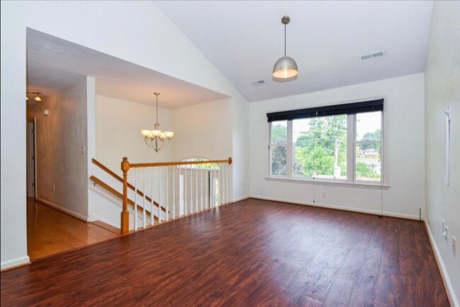 Foto del edificio - 5348 Cave Spring Ln