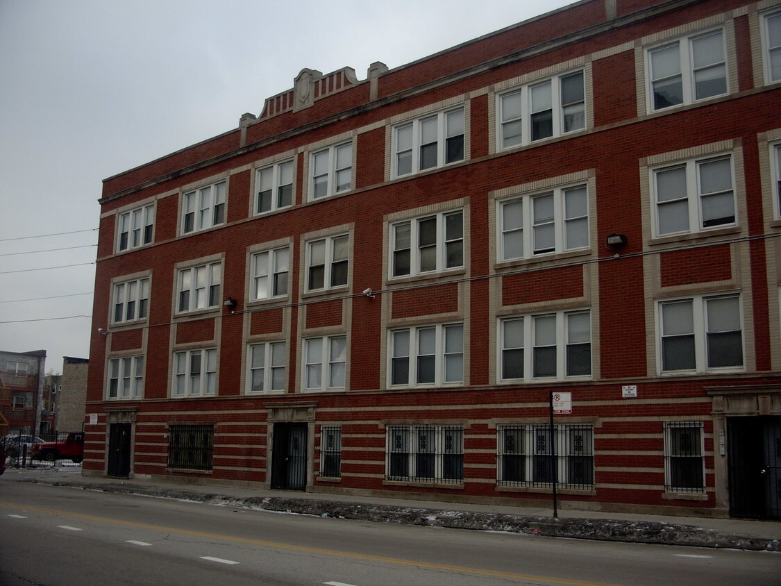 Foto del edificio - 10-18 S Homan Ave