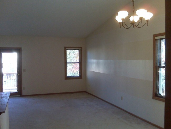 Building Photo - 3 br, 3 bath House - 7313 Bren Lane