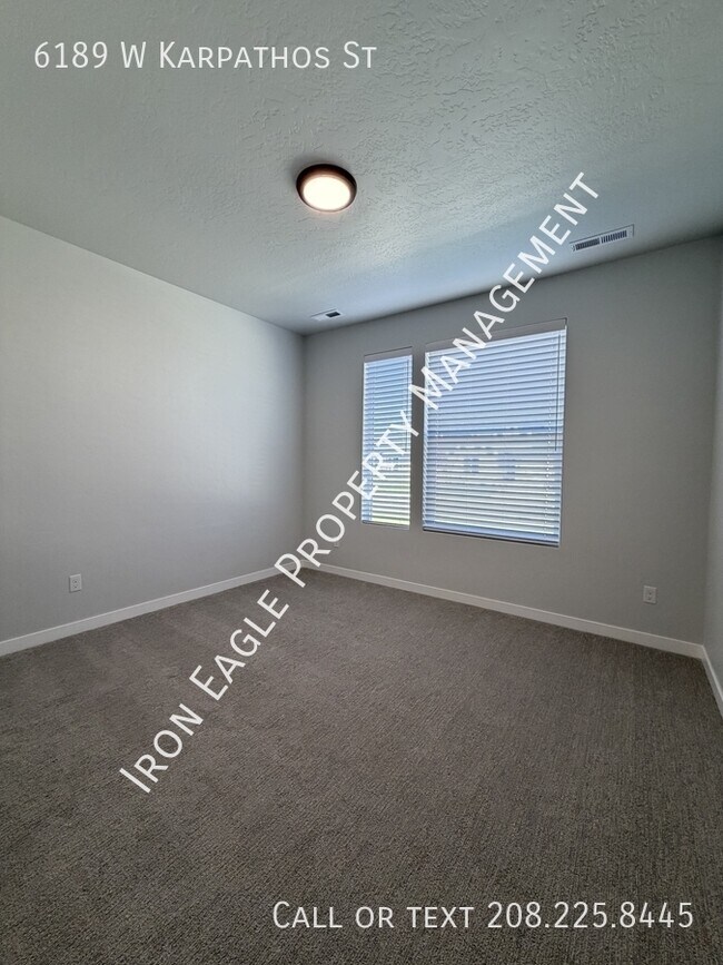 Foto del edificio - 6189 W Karpathos St