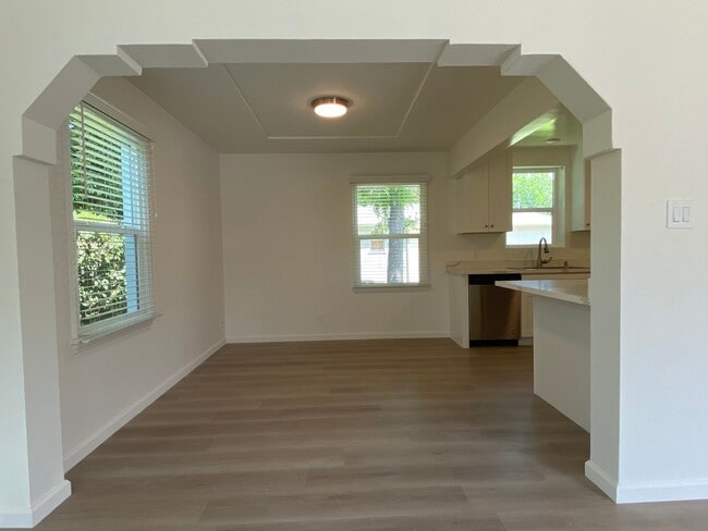 Building Photo - 1703 W Alameda Ave