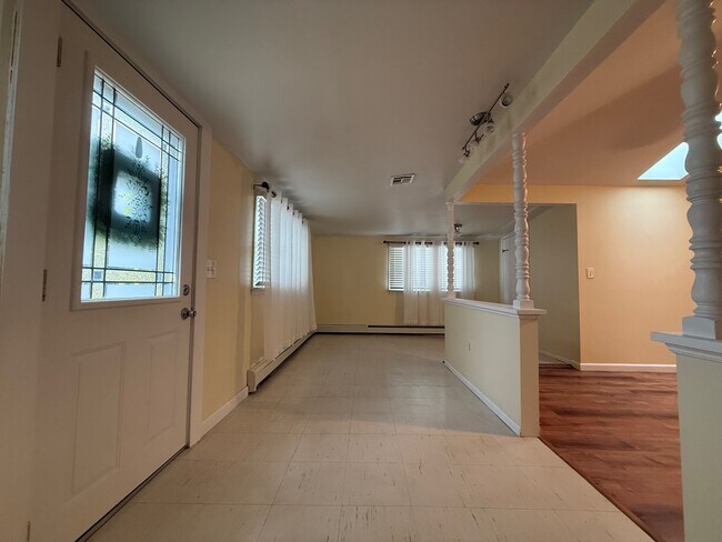 Building Photo - 590 Princeton Ave