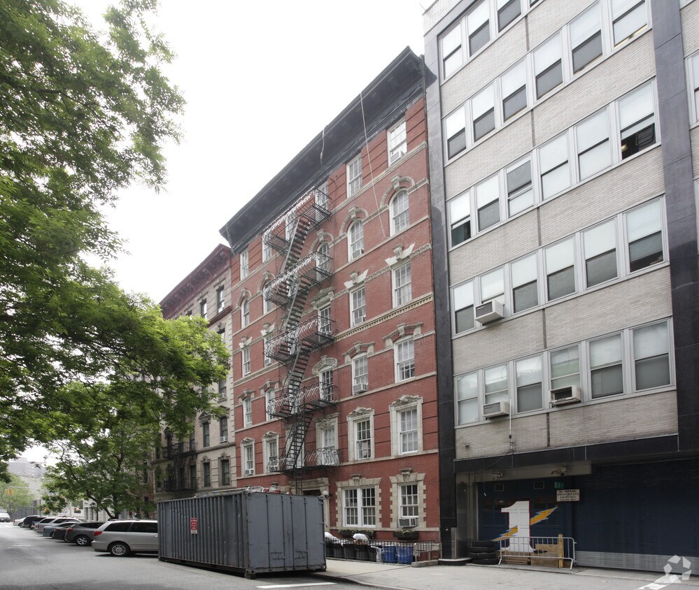 240-242 E 21st St - 240 E 21st St