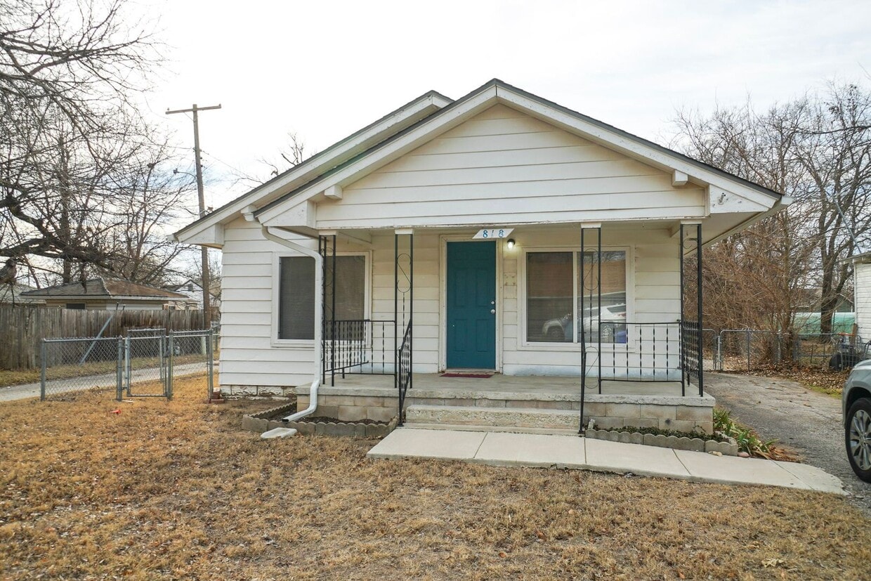 Primary Photo - 818 E Frank St
