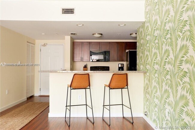 Foto del edificio - 568 NE 66th St