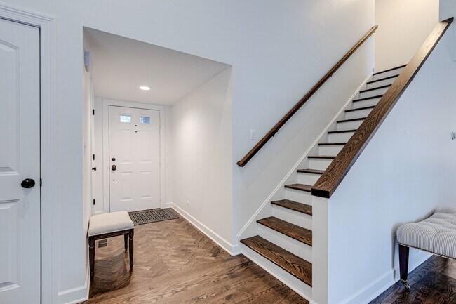 Foto del edificio - 186 E Winthrop Ln