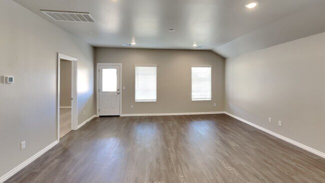 Foto del edificio - Very Nice 4 Bedroom 2 Bath Home in Yukon S...