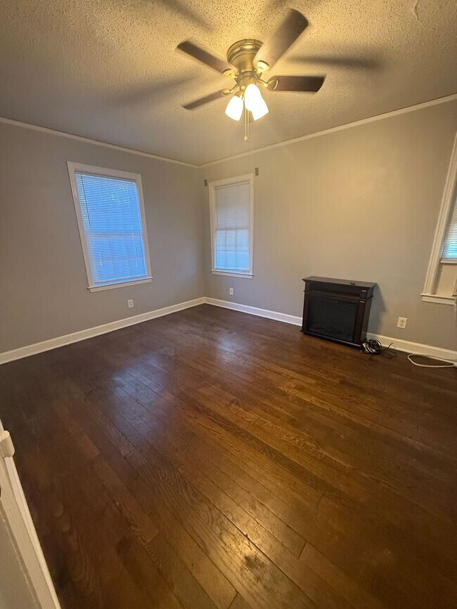 Building Photo - Very Nice Duplex in Cooper- Young Area