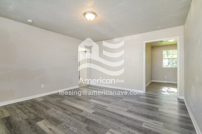 Foto del edificio - 4630 N Trenton Ave