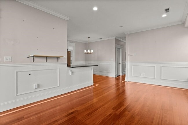Building Photo - 473 E 3rd St