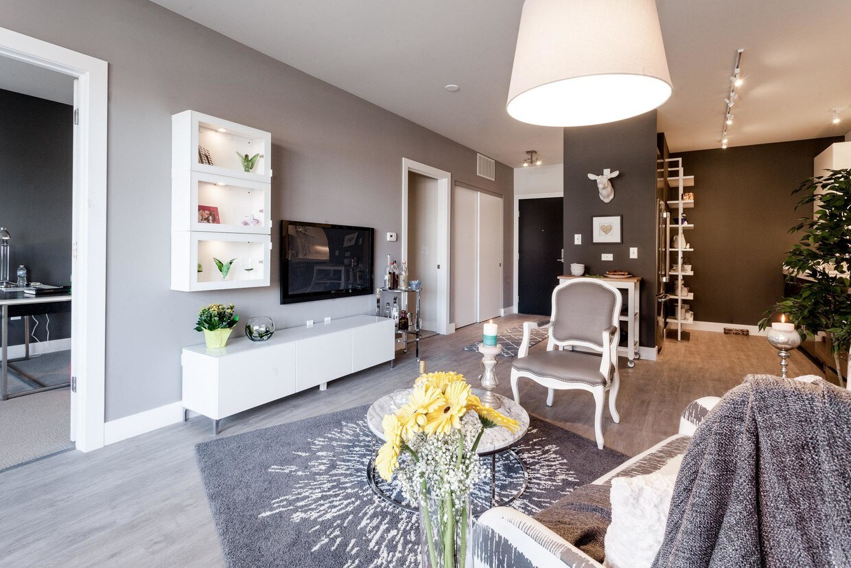 Foto principal - 2 bedroom in Highland Park IL 60035