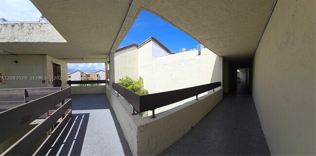 Foto del edificio - 8933 SW 123rd Ct