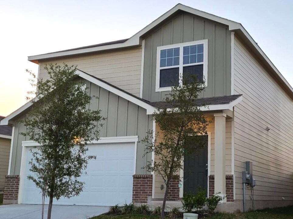 Foto principal - 19308 Cloudy Bay Dr