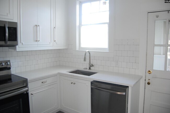 Building Photo - 2523 Wilmot Ave