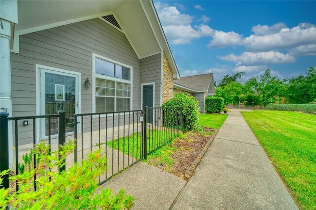 Building Photo - 770 Hunt Rd