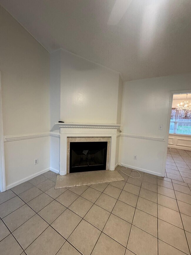 Foto del edificio - 136 Creek Commons Ave