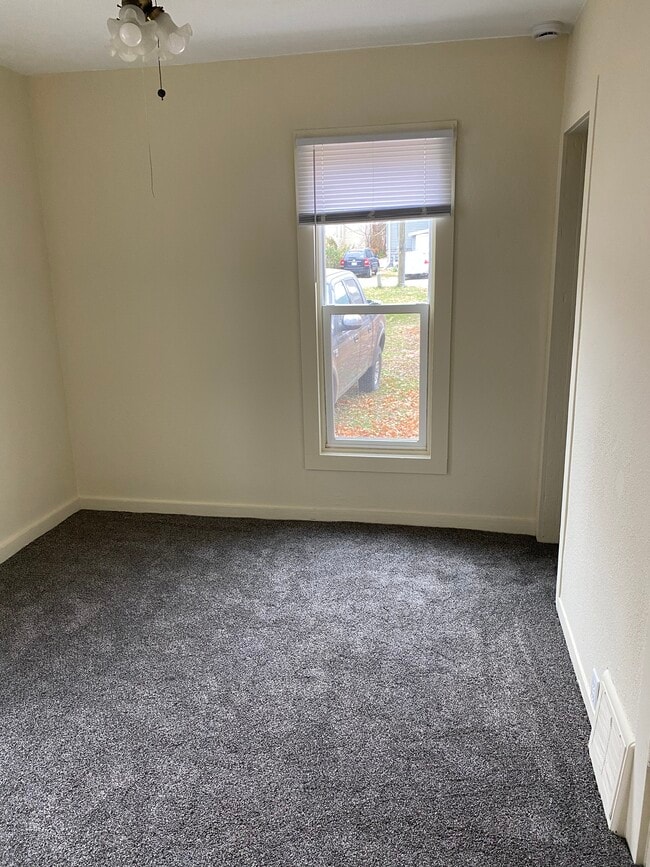 Building Photo - 313 N 8th St