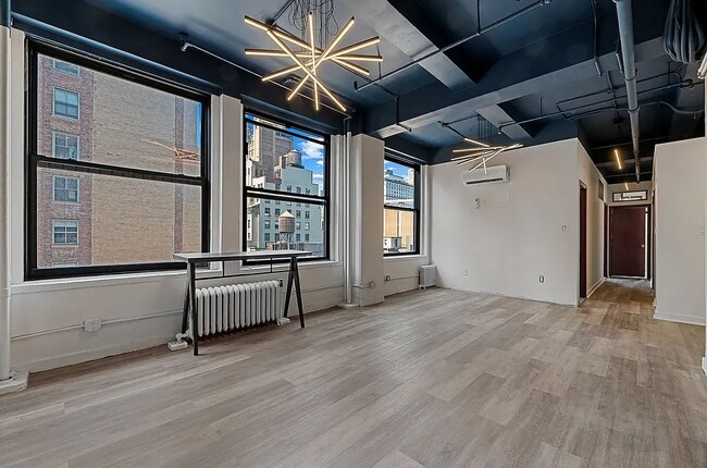 Building Photo - 261 West 30th Street