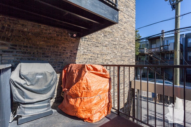 Foto del edificio - 5331 S Cornell Ave