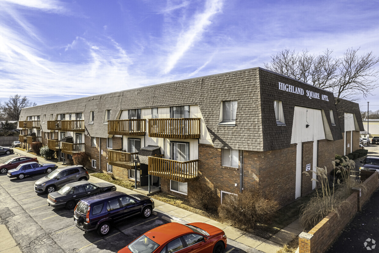 Primary Photo - Highland Square Apartments