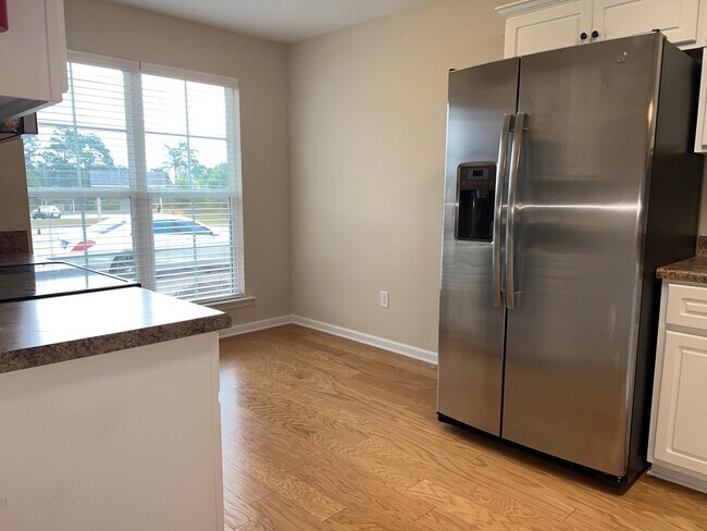 Building Photo - 476 Tarsel Ct