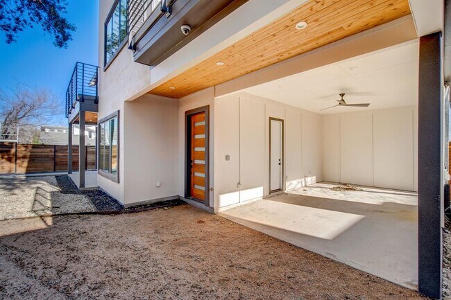 Foto del edificio - 5605 Manor Rd