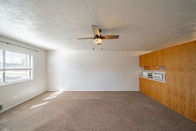 Building Photo - 602 John Adams Ct