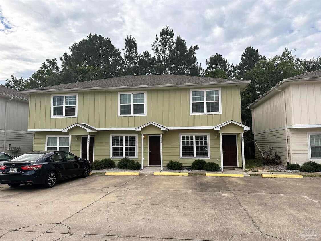 Foto principal - 150 S Crow Rd