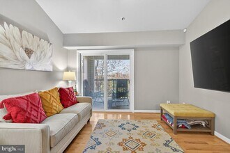 Building Photo - 3307 Wyndham Cir