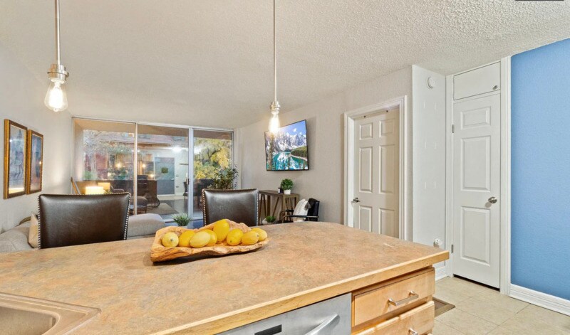 Foto principal - 909 Logan St