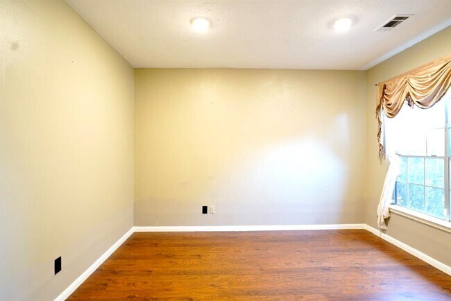 Foto del edificio - 16422 Beewood Glen Dr
