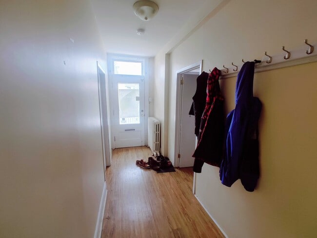 Building Photo - 147 Division St