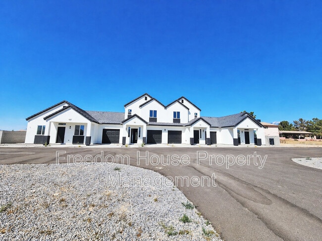 Foto del edificio - 382 Erin St