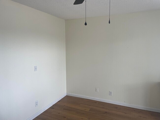 Foto del edificio - 555 Purdy Ln