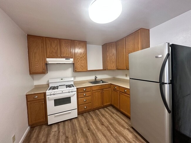 Building Photo - 2 bedroom 1 bathroom duplex Vacaville