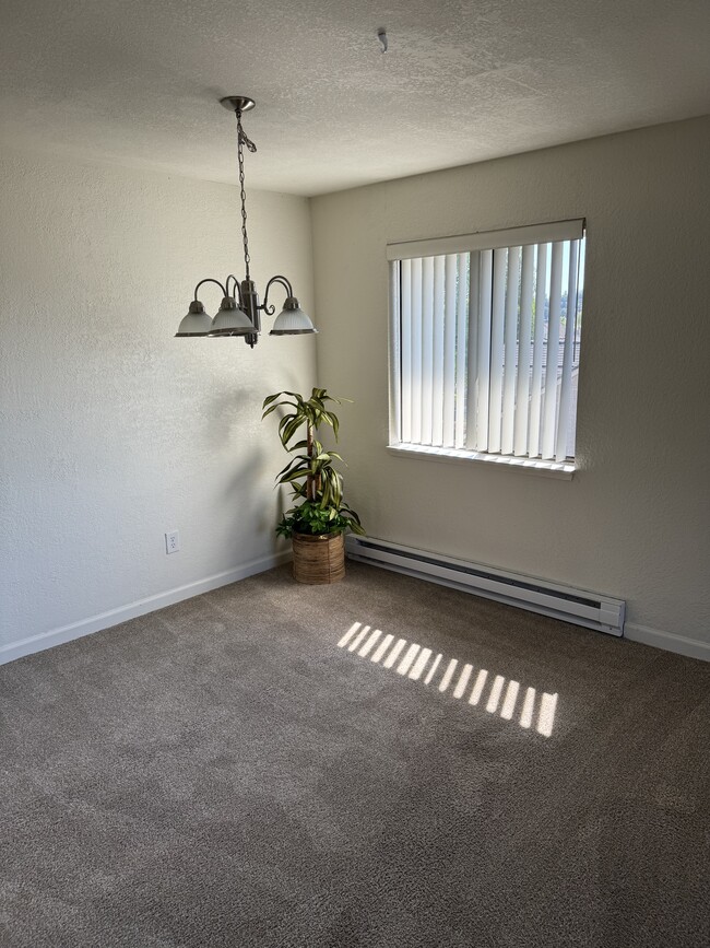 Dining Room - Wellsforth Apartments