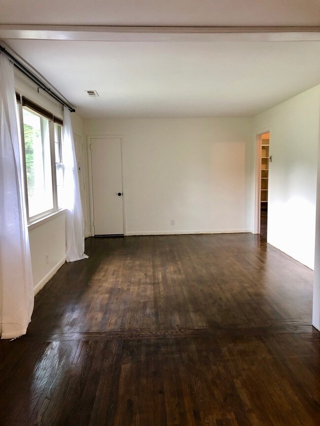 Foto del edificio - 533 Northcrest Dr