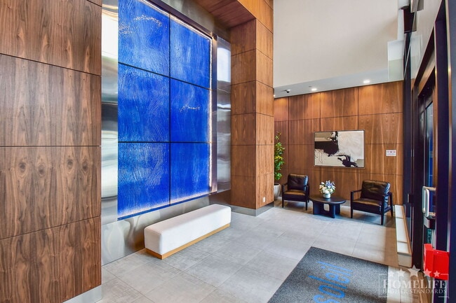 Photo du bâtiment - 2 - Bed + 2 - Bath Condo for Rent in White Rock!