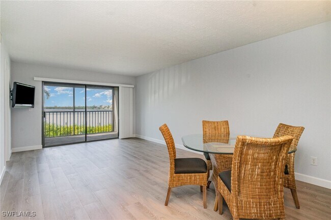 Foto del edificio - 4835 Bonita Beach Rd SW