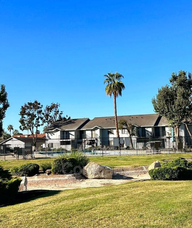 Foto principal - 4444 W Palo Alto Ave
