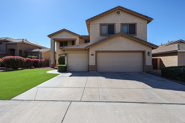 Building Photo - Majestic 5 BD/3BA/3 car garage home with P...