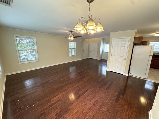 Building Photo - 5br House off S. Milledge FOR RENT