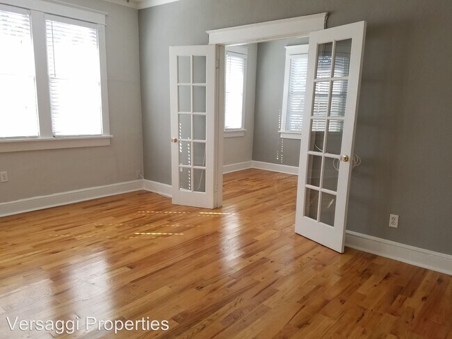 Building Photo - 513 S Albany Ave