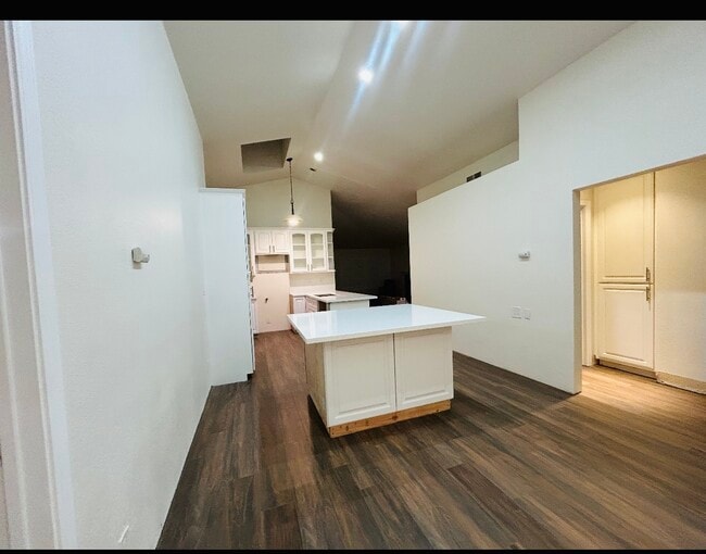 Building Photo - 2034 Riverbirch Dr